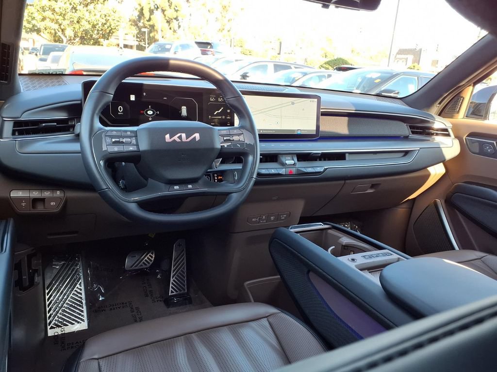 Certified 2024 Kia EV9 GT-Line AWD/4WD image 12