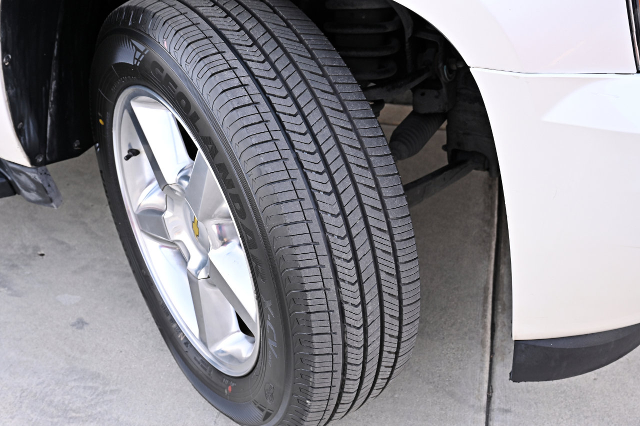 Used 2013 Chevrolet Suburban LTZ RWD image 30