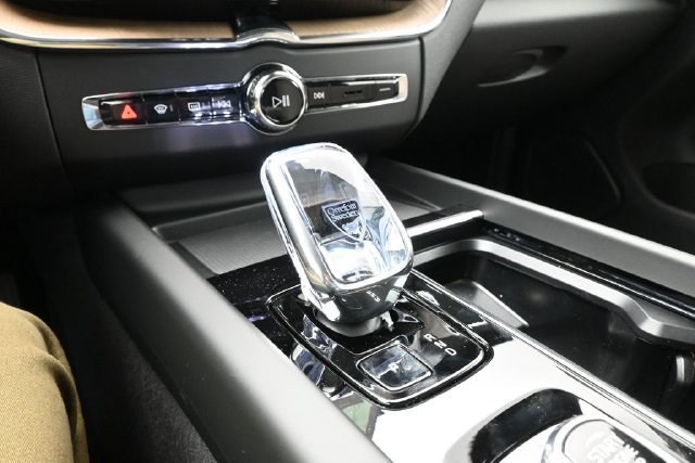 New 2027 Volvo XC60 B5 Core AWD/4WD image 13