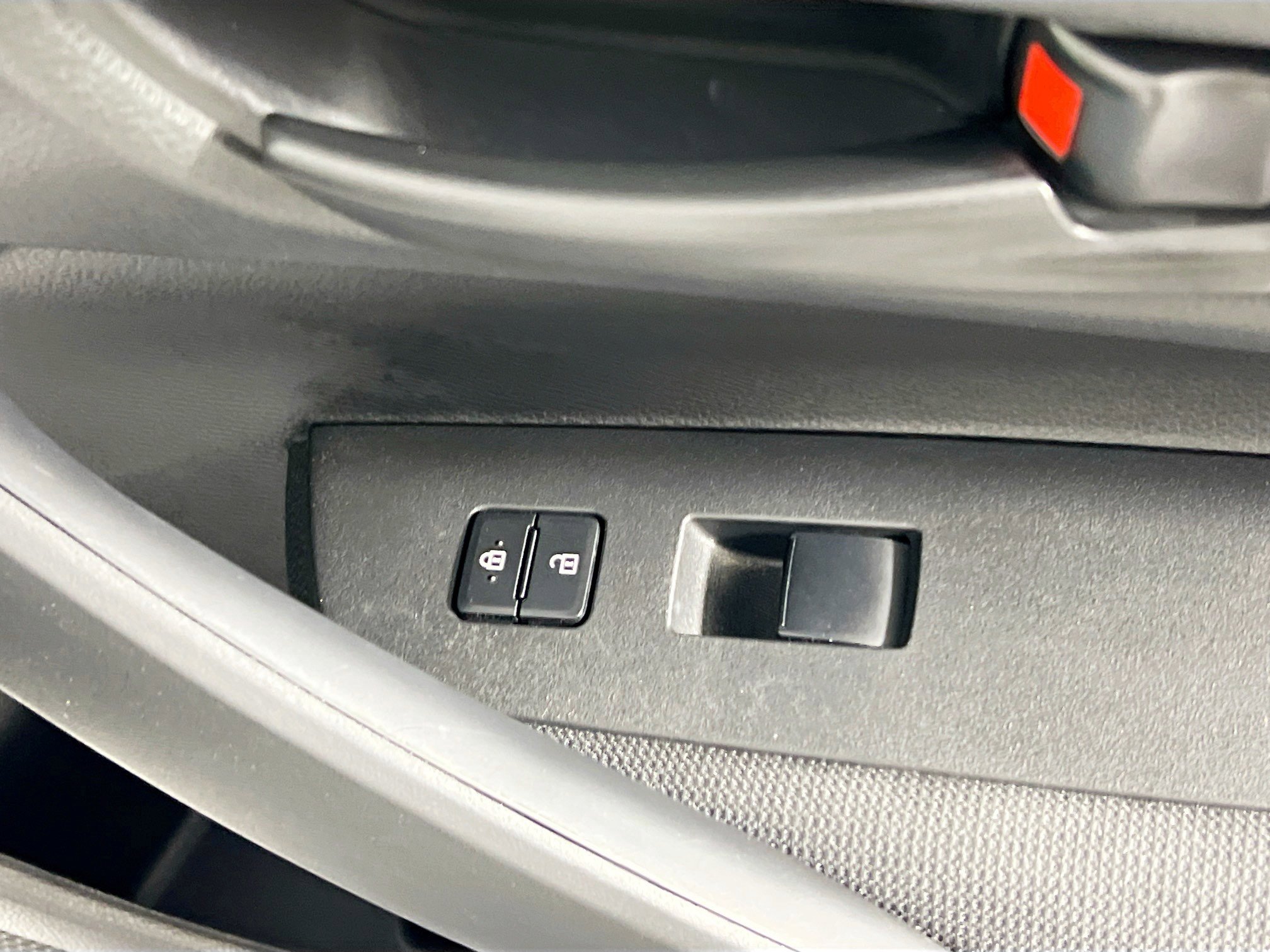Used 2022 Toyota Corolla LE FWD image 30