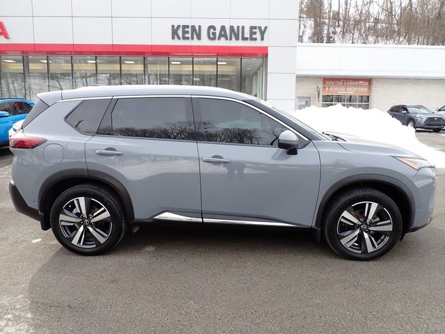 Used 2022 Nissan Rogue SL w/ SL Premium Package image 2