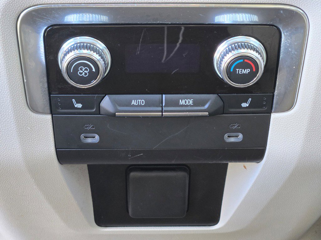 Used 2021 GMC Yukon Denali w/ Denali Premium Package image 19