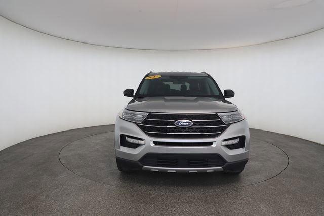 Used 2024 Ford Explorer XLT w/ Equipment Group 202A AWD/4WD image 31