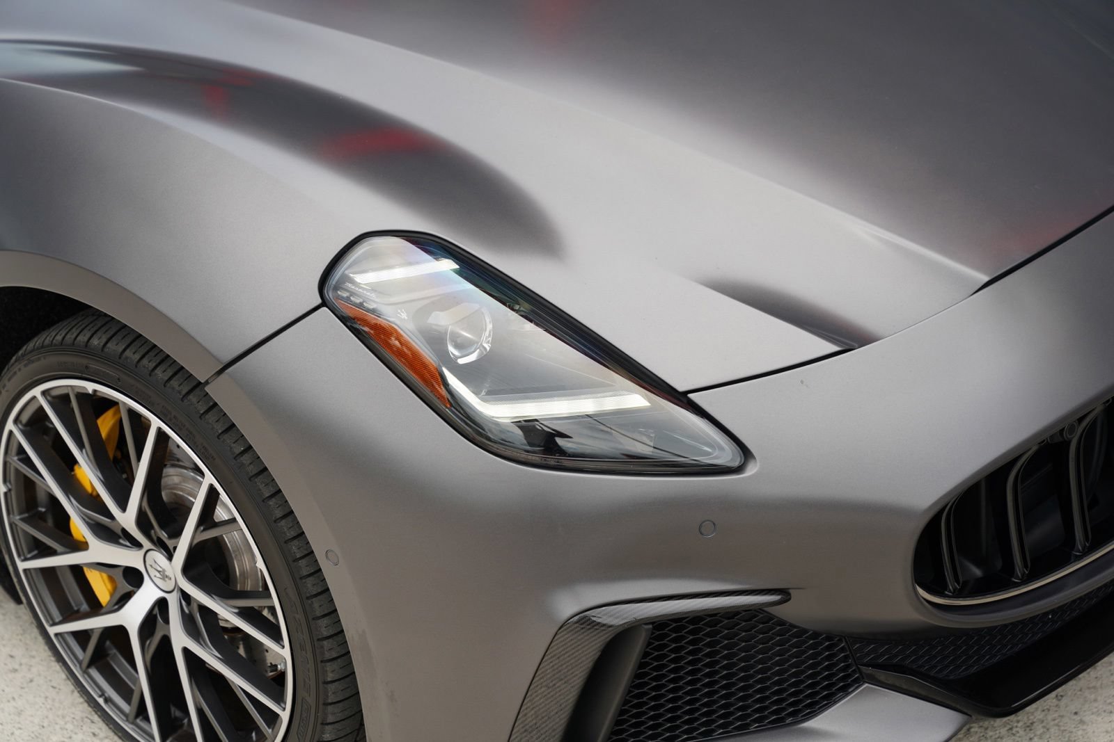 Used 2024 Maserati GranTurismo Trofeo AWD/4WD image 2