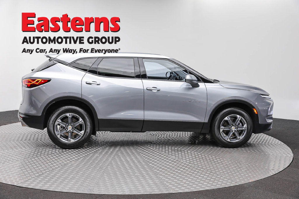 Used 2025 Chevrolet Blazer LT FWD image 5