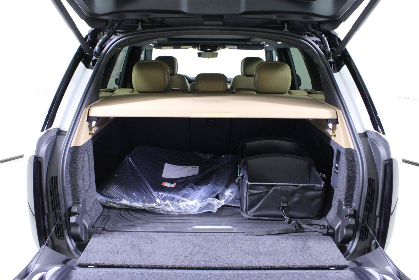 New 2026 Land Rover Range Rover SE AWD/4WD image 9