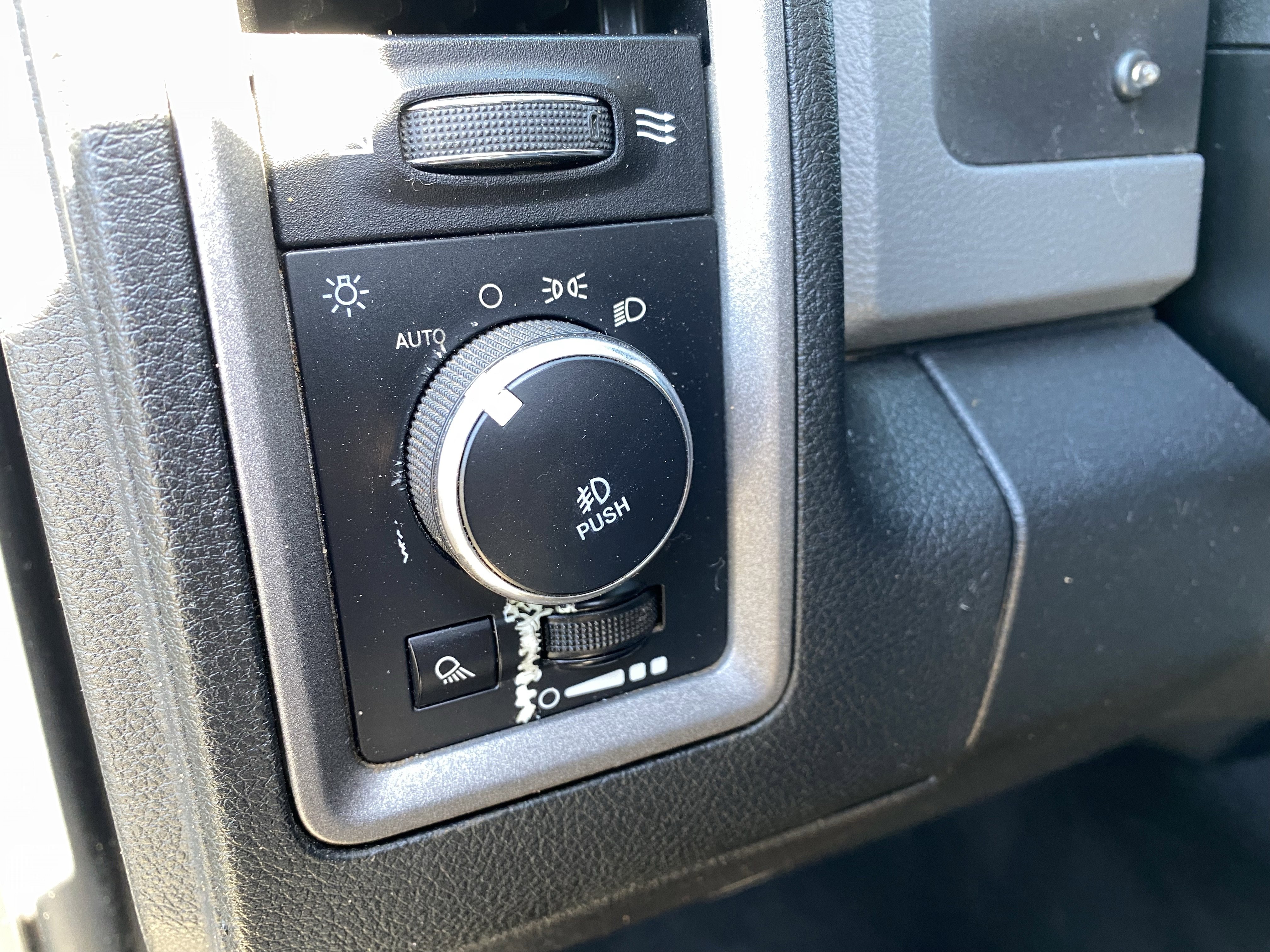 Used 2016 RAM 1500 Express RWD image 17