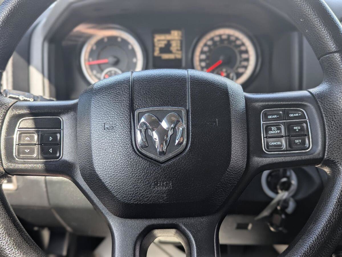 Used 2017 RAM 1500 Express AWD/4WD image 5