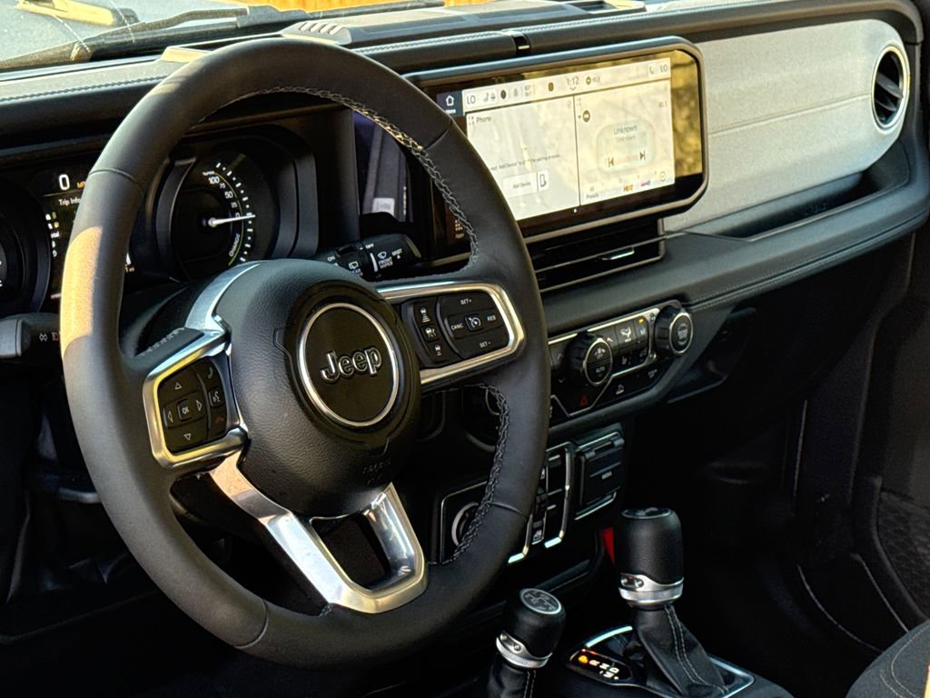Used 2025 Jeep Wrangler Unlimited Sahara image 17