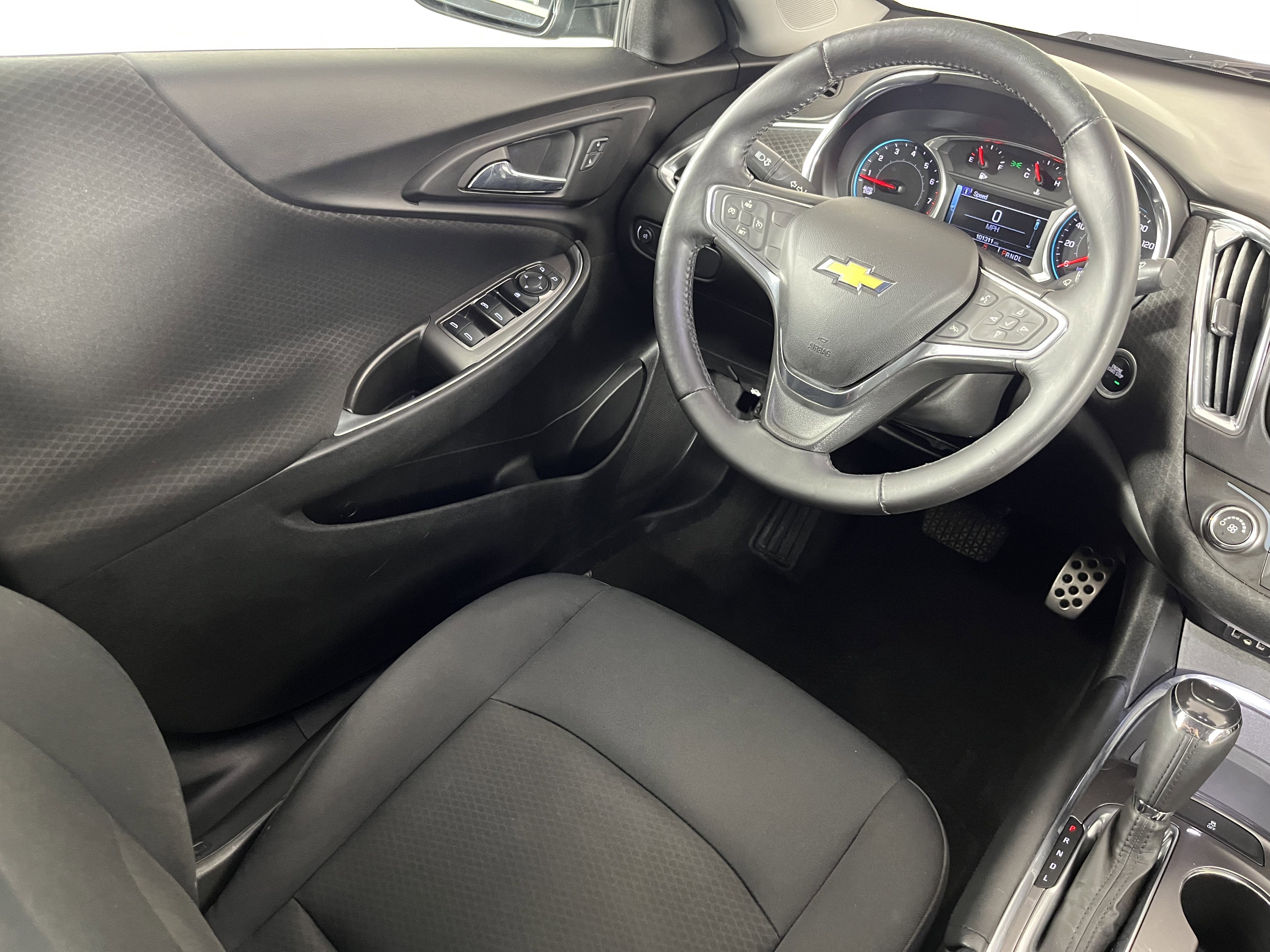 Used 2017 Chevrolet Malibu LT FWD image 9