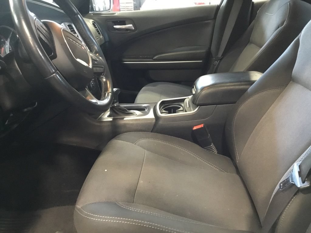 Used 2015 Dodge Charger SE w/ Power Sunroof Group AWD/4WD image 2