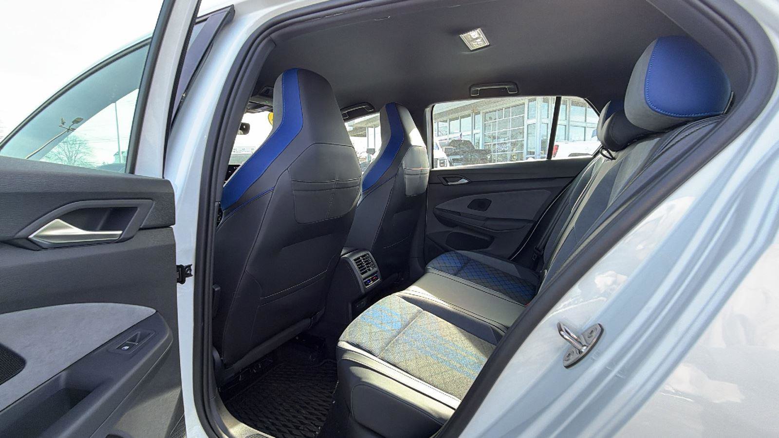 Used 2025 Volkswagen Golf R Black Edition image 28