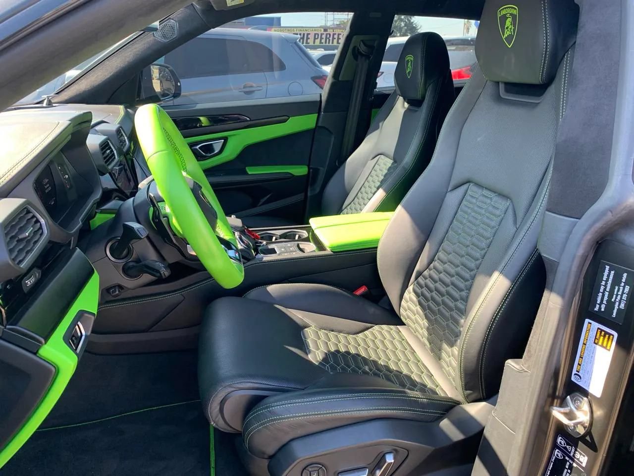 Used 2022 Lamborghini Urus AWD/4WD image 20