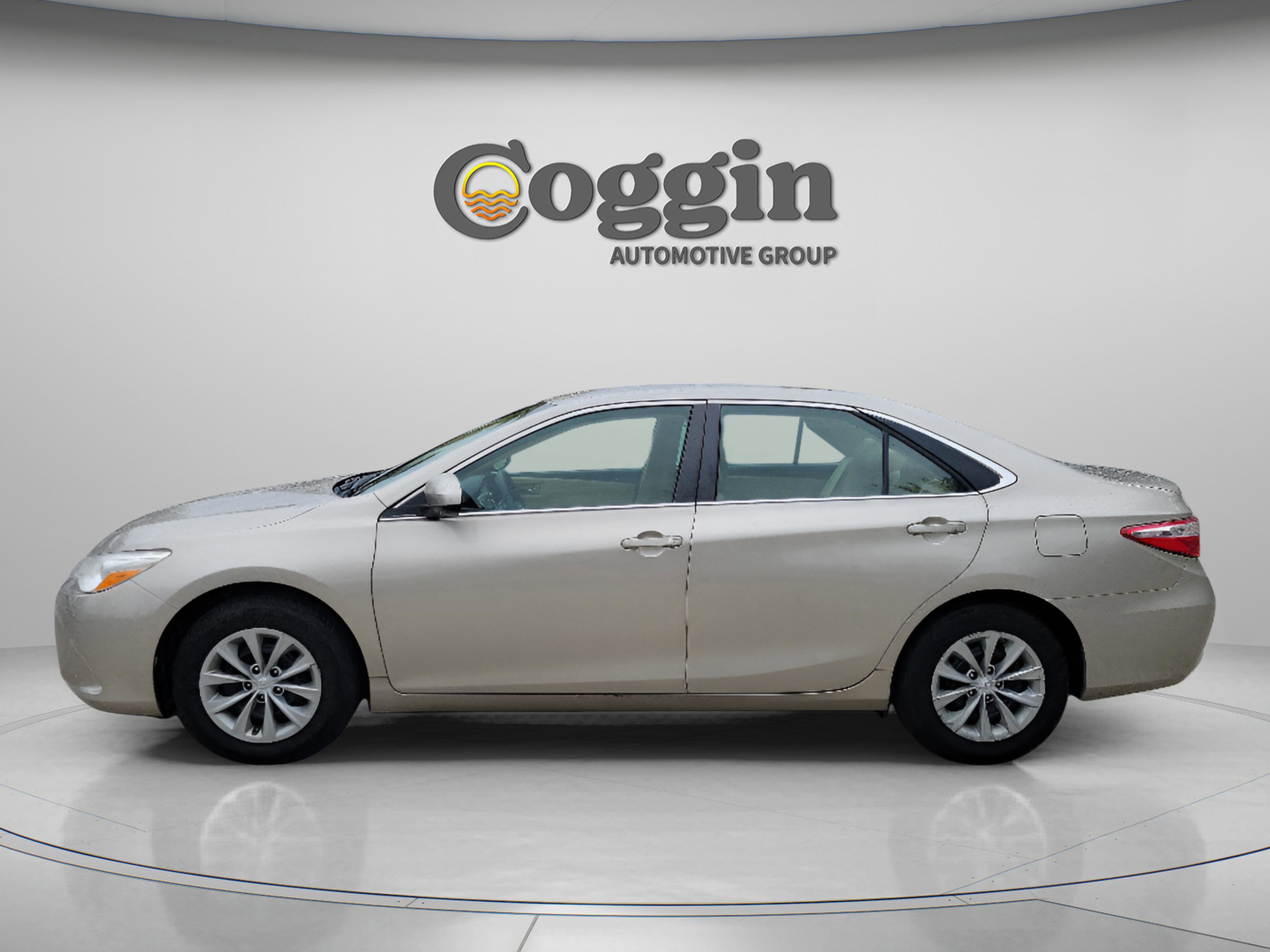 Used 2017 Toyota Camry LE FWD image 2
