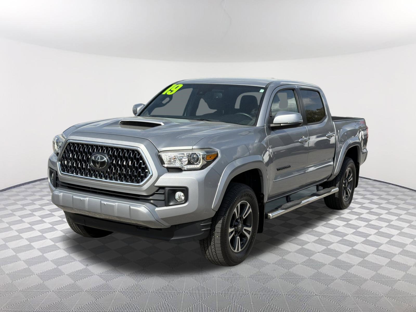 Used 2019 Toyota Tacoma TRD Sport image 3