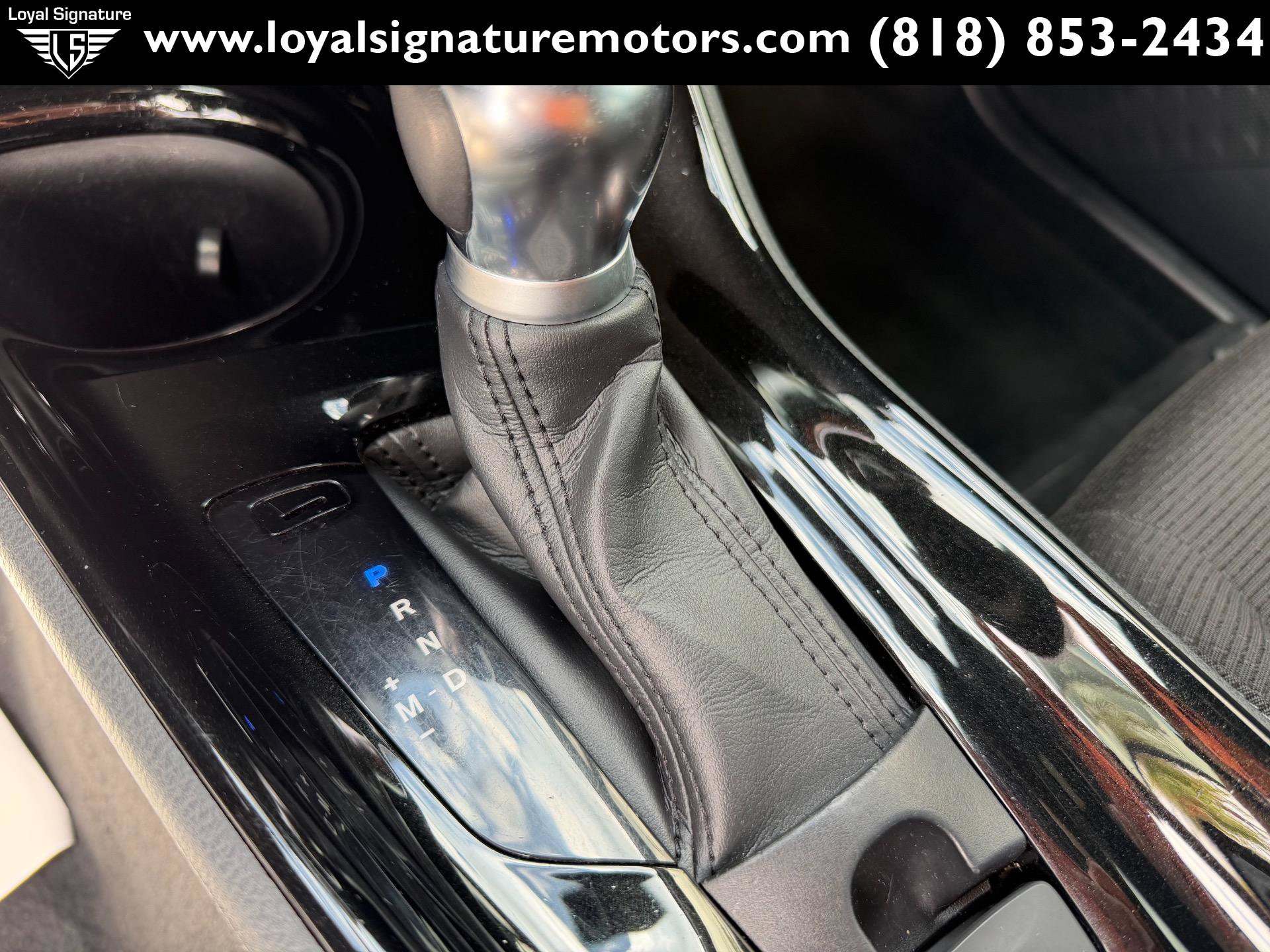 Used 2019 Toyota C-HR XLE FWD image 23