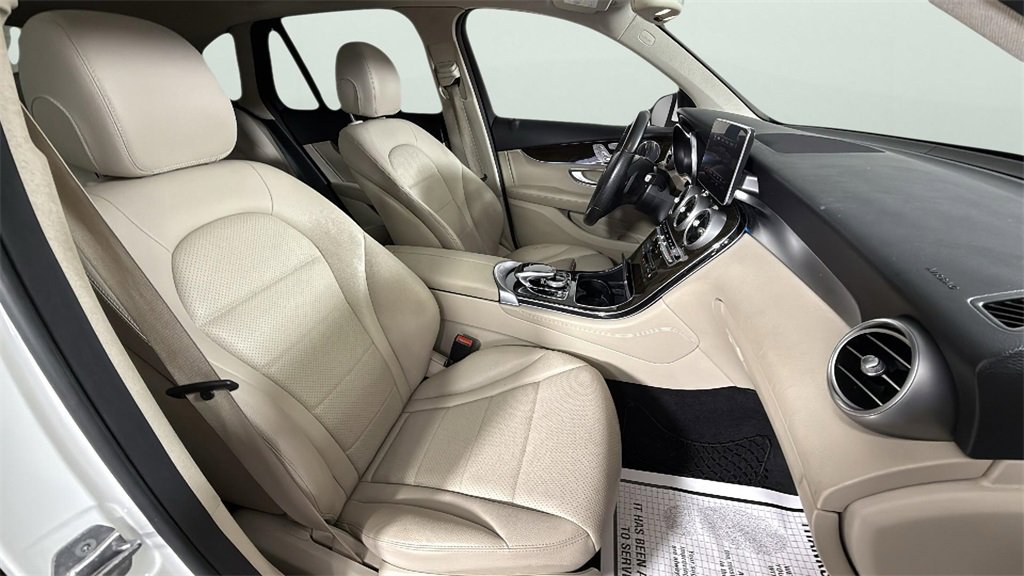 Used 2017 Mercedes-Benz GLC 300 4MATIC image 32