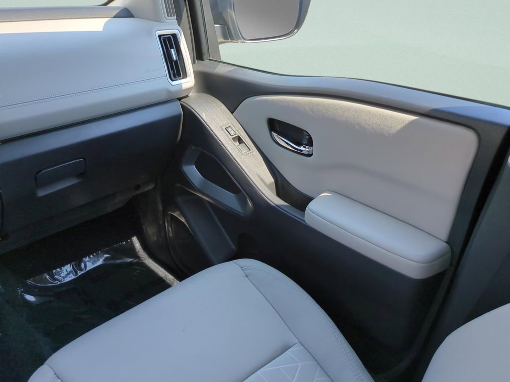 Used 2025 Nissan Frontier SV image 16