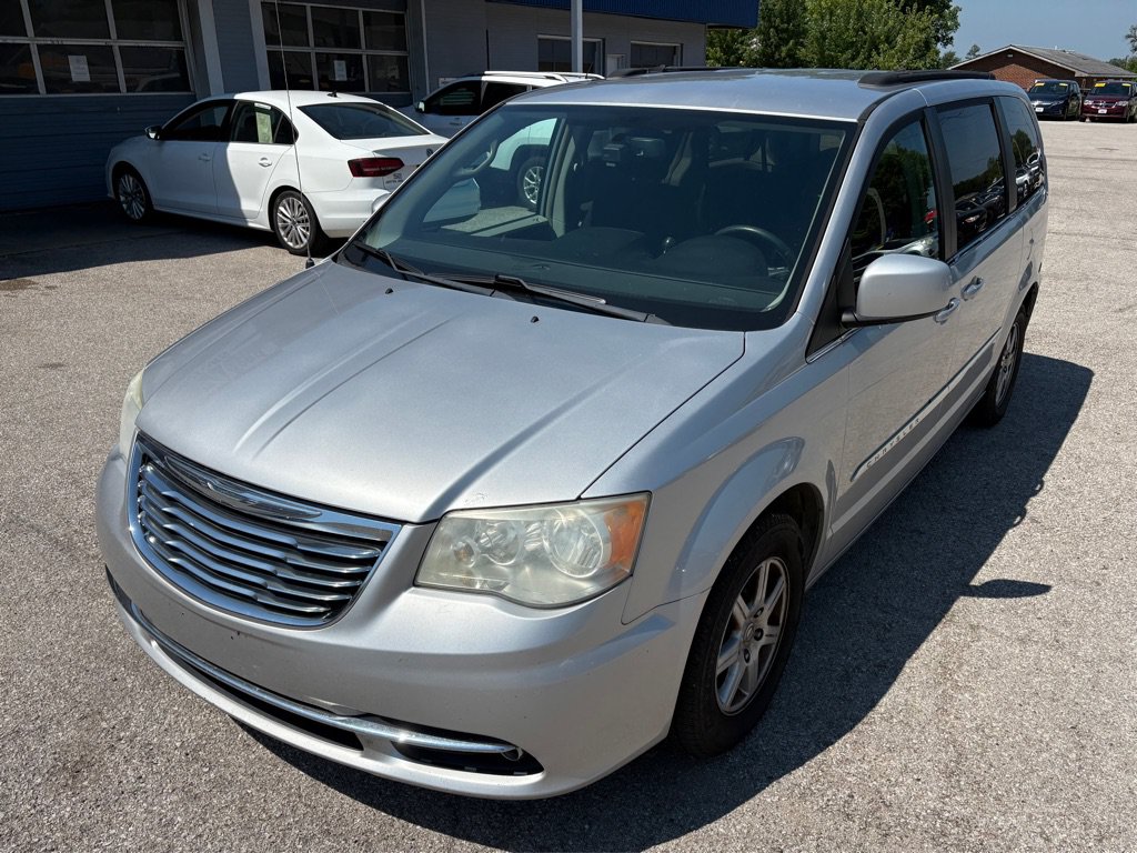 Used 2011 Chrysler Town & Country Touring FWD image 7