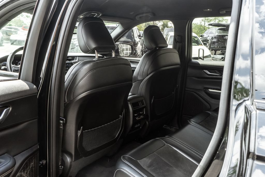 Used 2023 Jeep Grand Cherokee Altitude AWD/4WD image 20