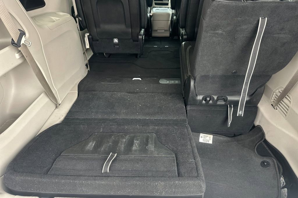 Used 2023 Chrysler Pacifica Touring-L image 16