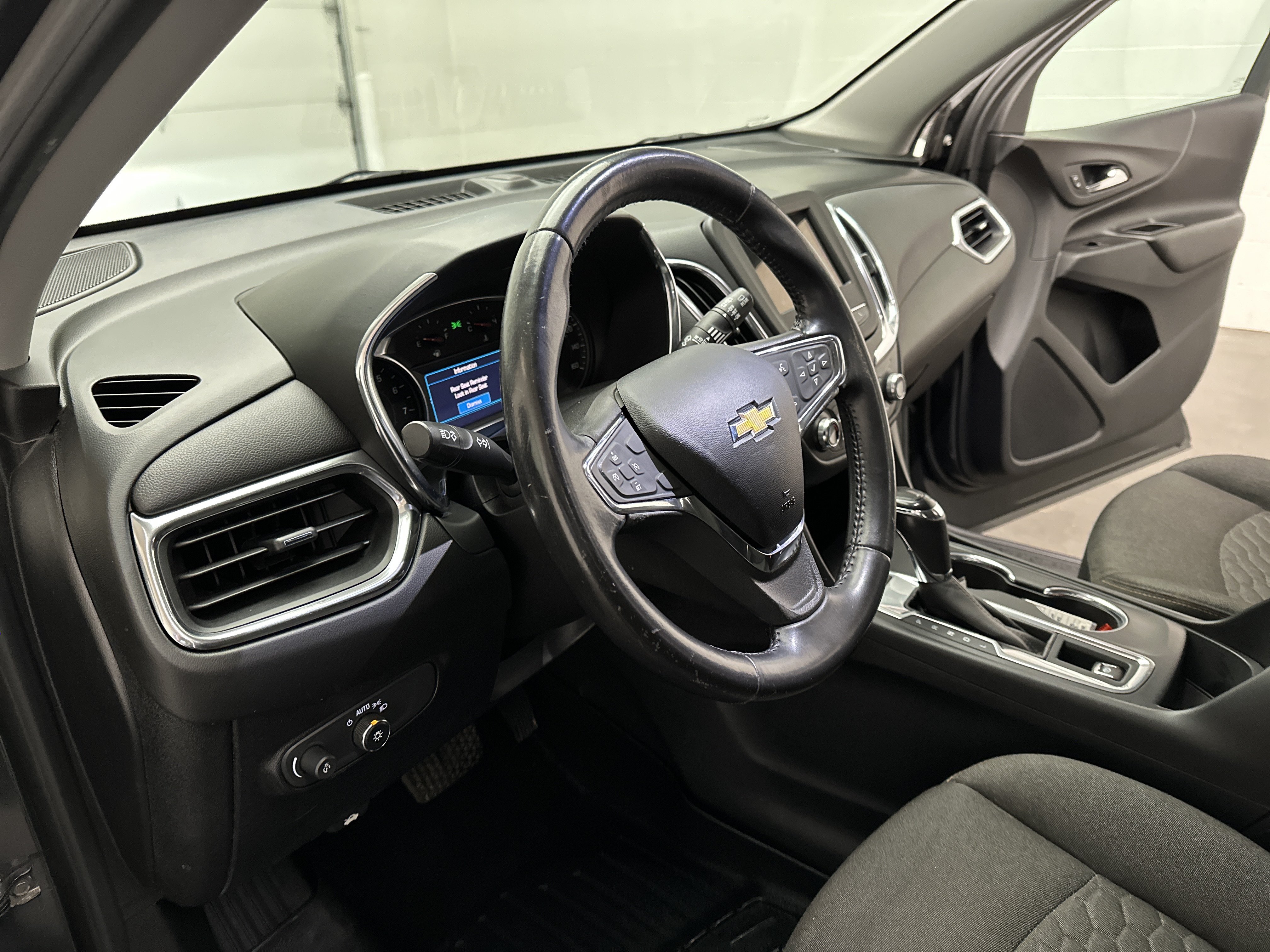 Used 2019 Chevrolet Equinox LT AWD/4WD image 16