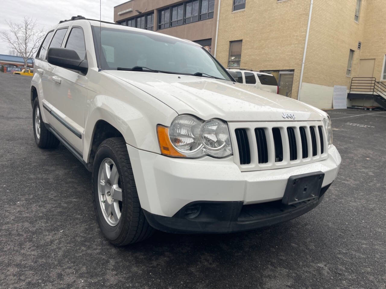 Used 2009 Jeep Grand Cherokee Laredo image 3