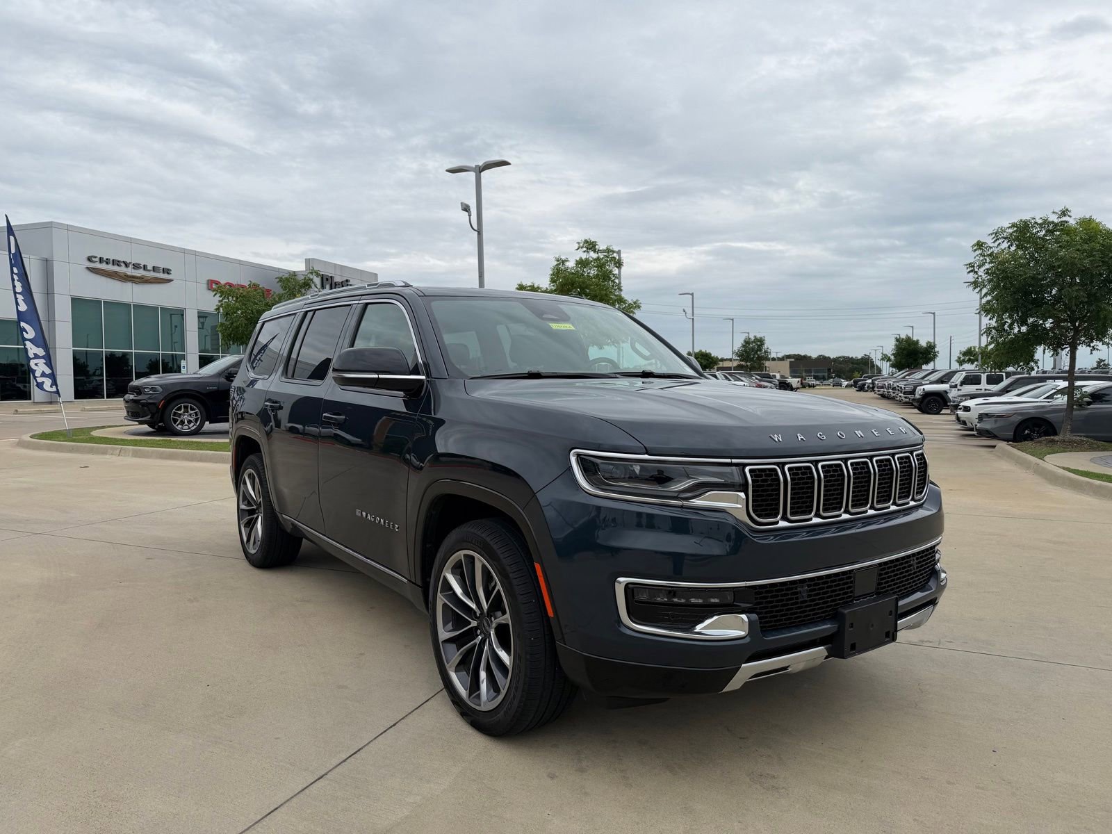 Used 2024 Jeep Wagoneer Series III w/ Premium Group I AWD/4WD image 8