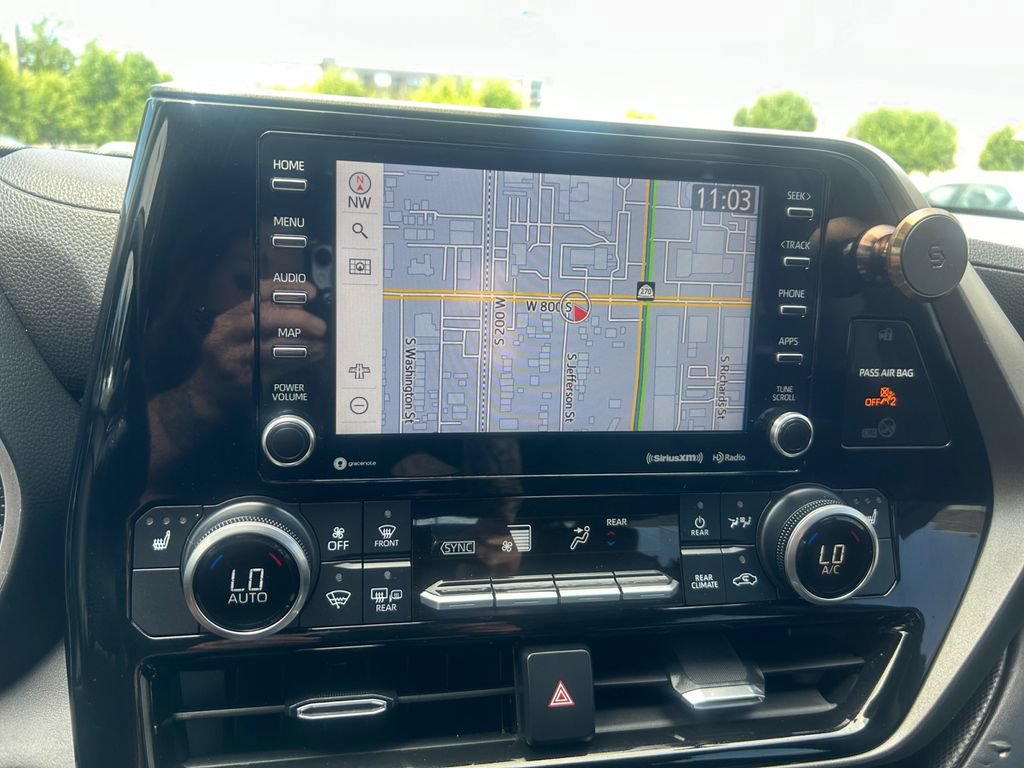 Used 2021 Toyota Highlander XLE FWD image 22