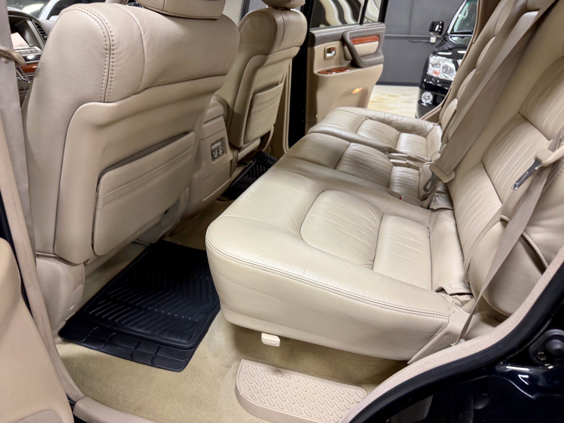 Used 2003 Lexus LX 470 4WD image 19