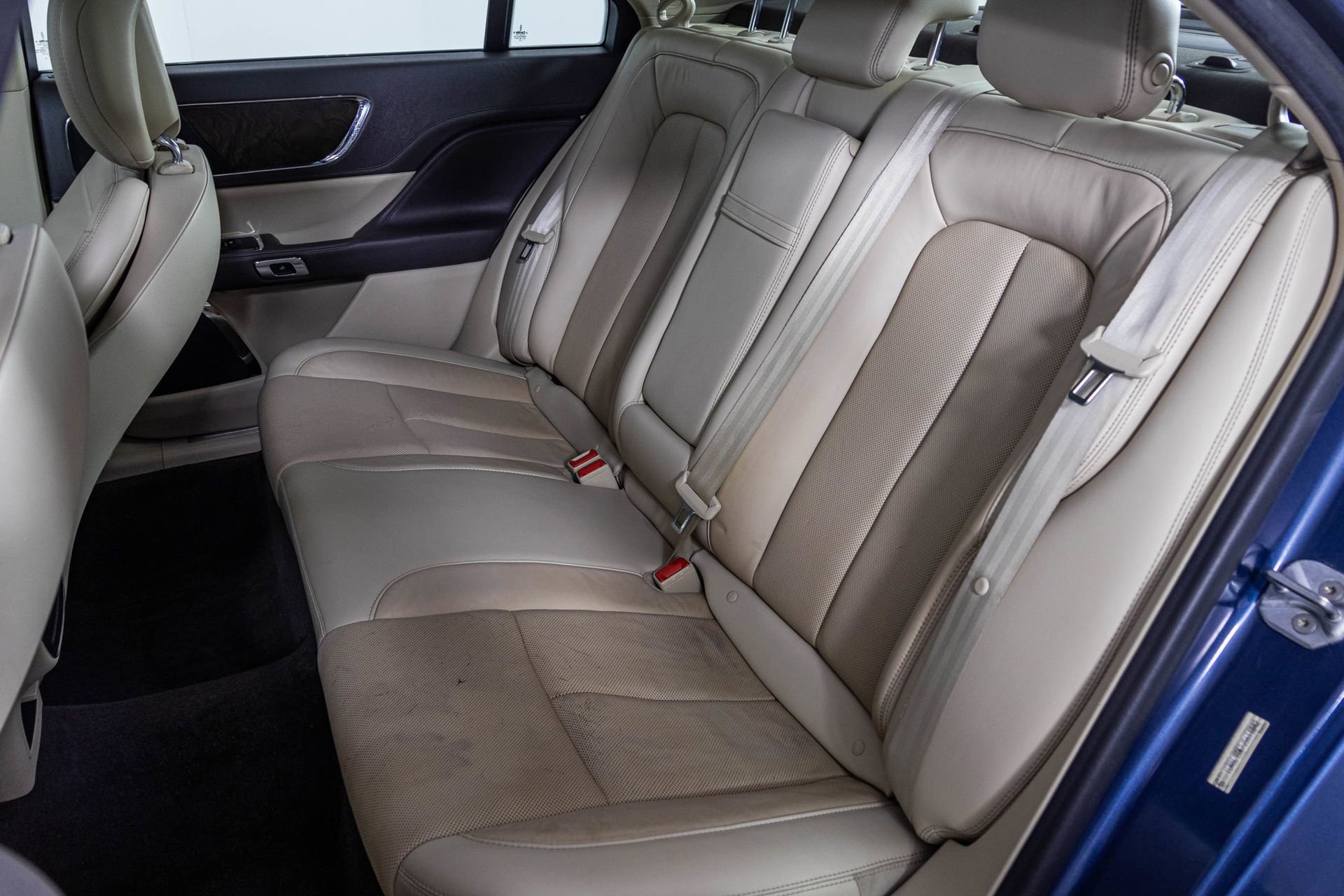 Used 2018 Lincoln Continental Select image 38