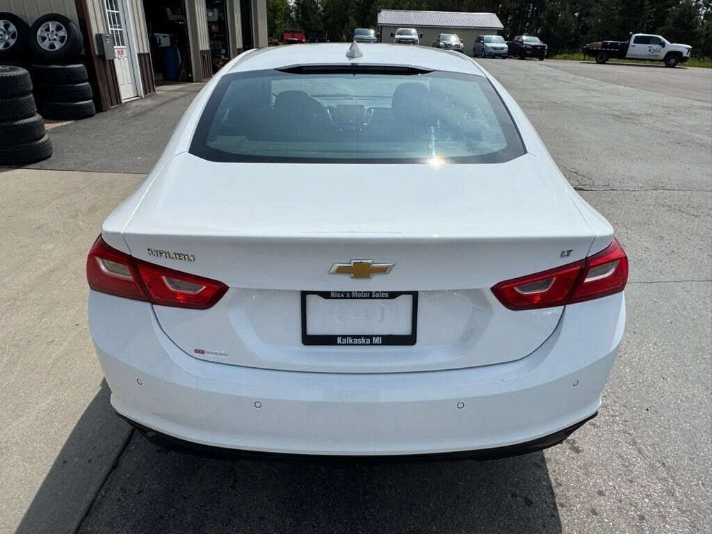 Used 2023 Chevrolet Malibu LT w/ Driver Confidence Package FWD image 4