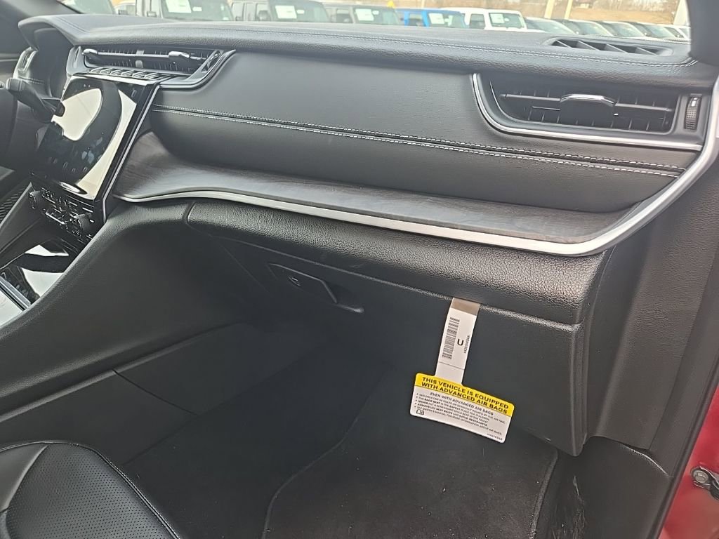 Used 2025 Jeep Grand Cherokee L Limited w/ Luxury Tech Group II image 75