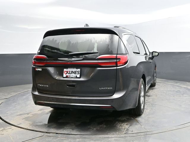 Used 2023 Chrysler Pacifica Limited FWD image 9