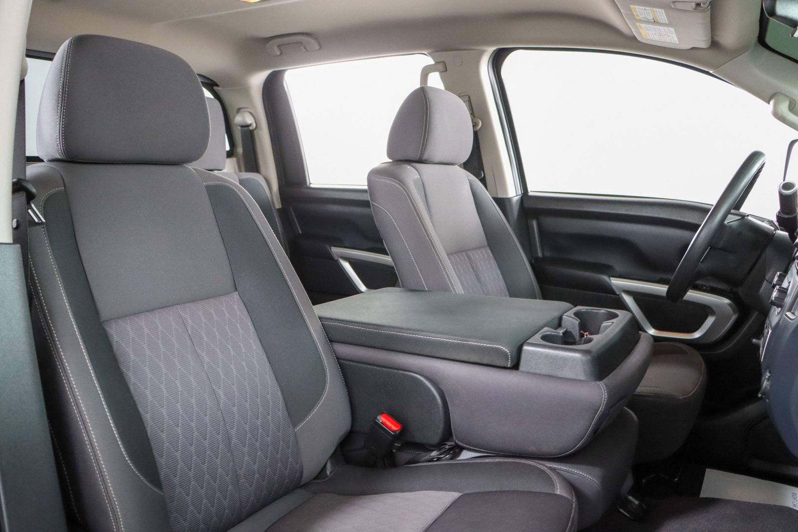 Used 2023 Nissan Titan SV image 28