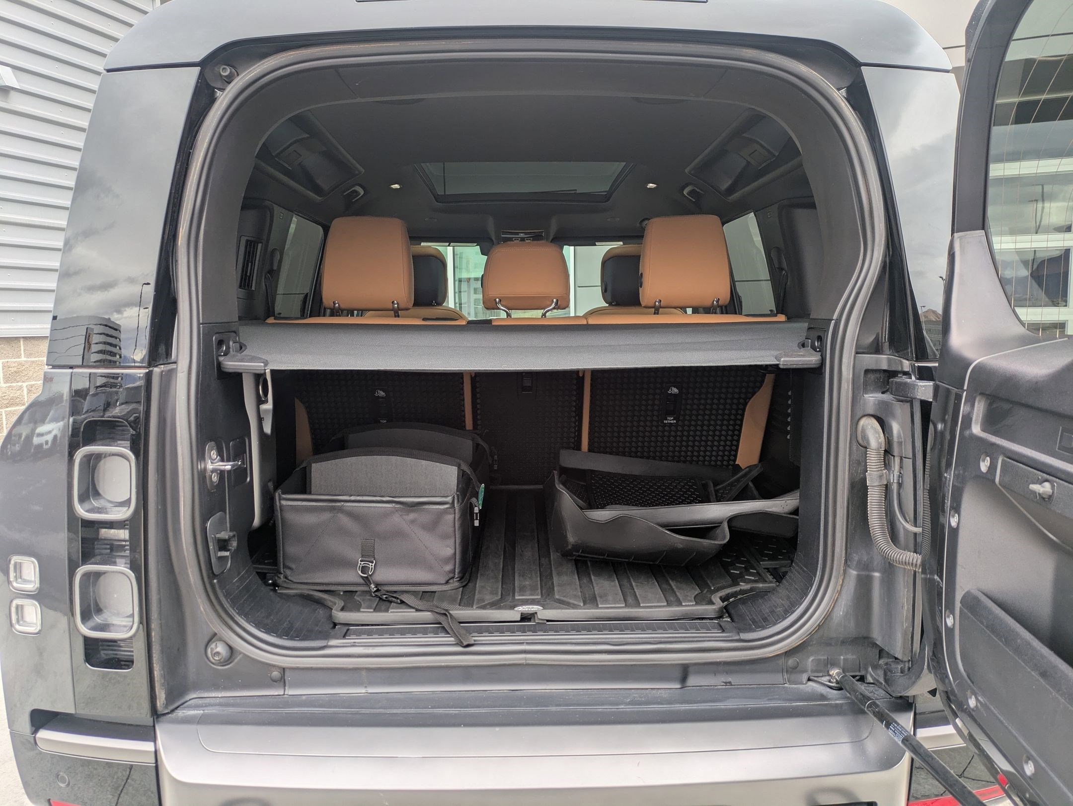 Certified 2023 Land Rover Defender 110 image 28