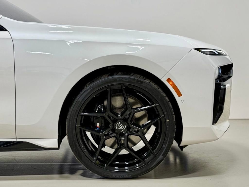 Used 2024 BMW 760i xDrive w/ Premium Package image 20