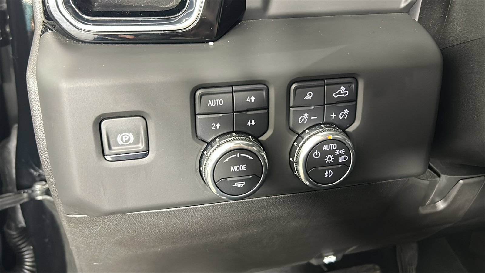 Used 2025 GMC Sierra 2500 Denali w/ Denali Reserve Package AWD/4WD image 24