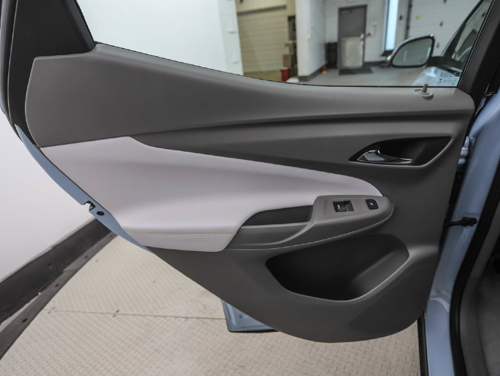 Used 2023 Chevrolet Bolt EUV Premier w/ Super Cruise Package FWD image 19