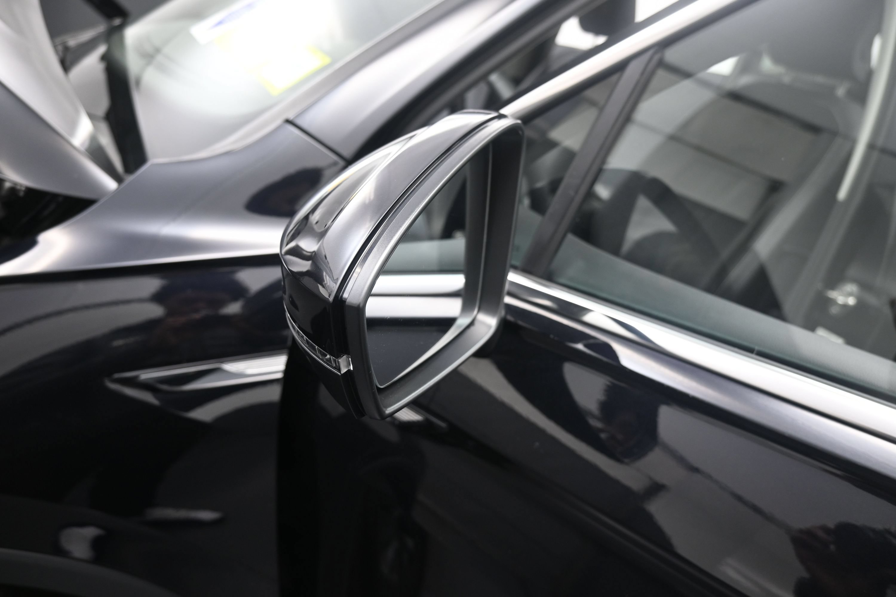 Used 2023 Volkswagen Tiguan SE w/ Panoramic Sunroof Package AWD/4WD image 14