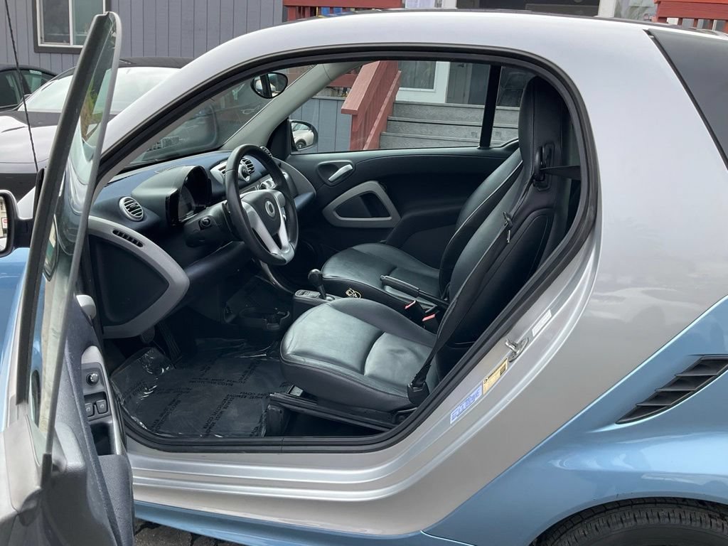 Used 2013 smart fortwo passion RWD image 10