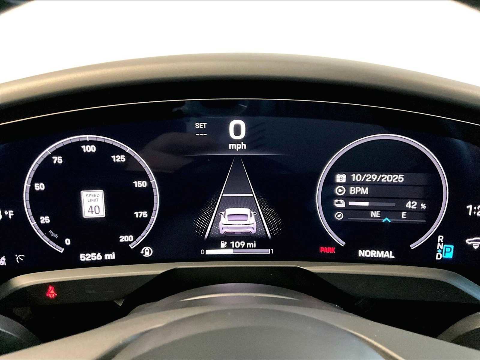 Used 2025 Porsche Taycan image 21