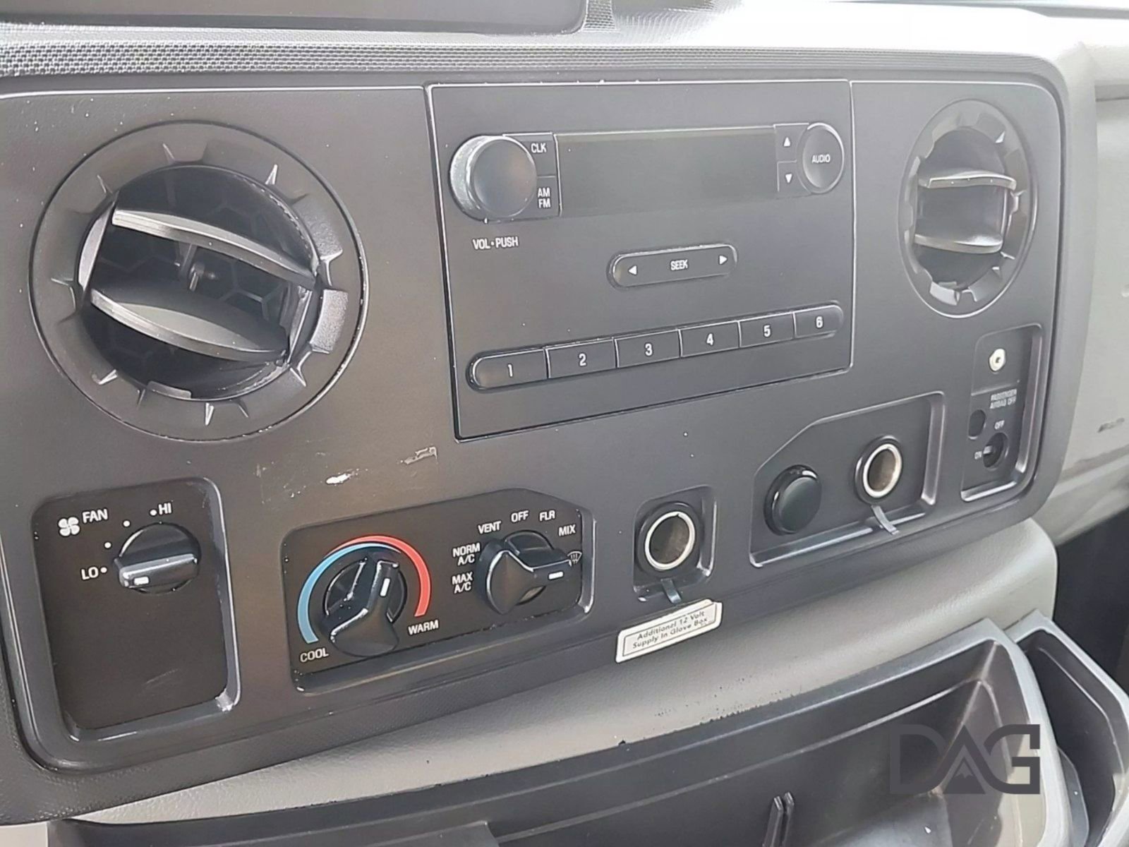 Used 2015 Ford E-350 and Econoline 350 Super Duty image 31