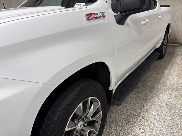 Used 2022 Chevrolet Silverado 1500 RST AWD/4WD image 11