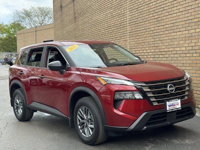 Used 2025 Nissan Rogue S AWD/4WD image 2