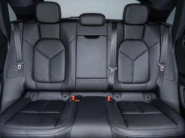 Used 2024 Porsche Macan image 29