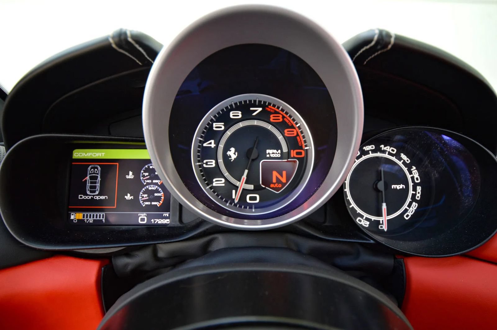 Used 2015 Ferrari California T RWD image 54