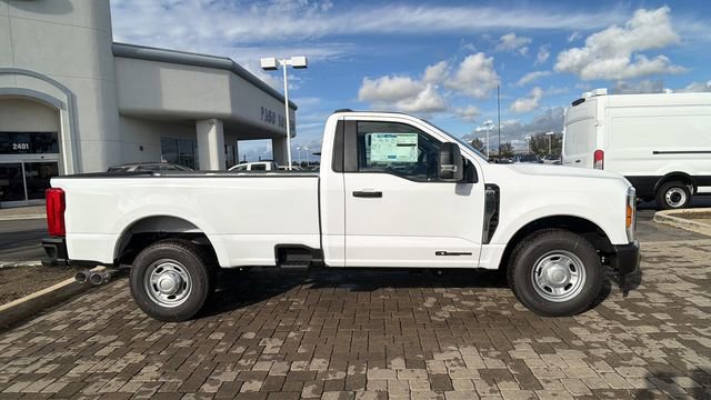 New 2026 Ford F350 XL w/ XL Driver Assist Package RWD image 2