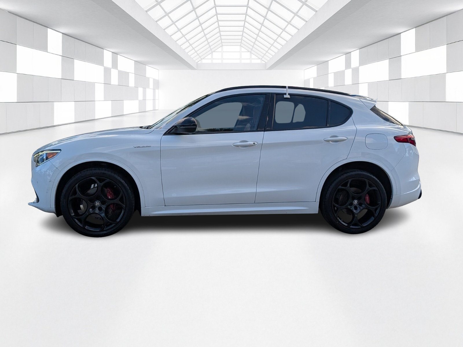 Used 2023 Alfa Romeo Stelvio Veloce AWD/4WD image 4