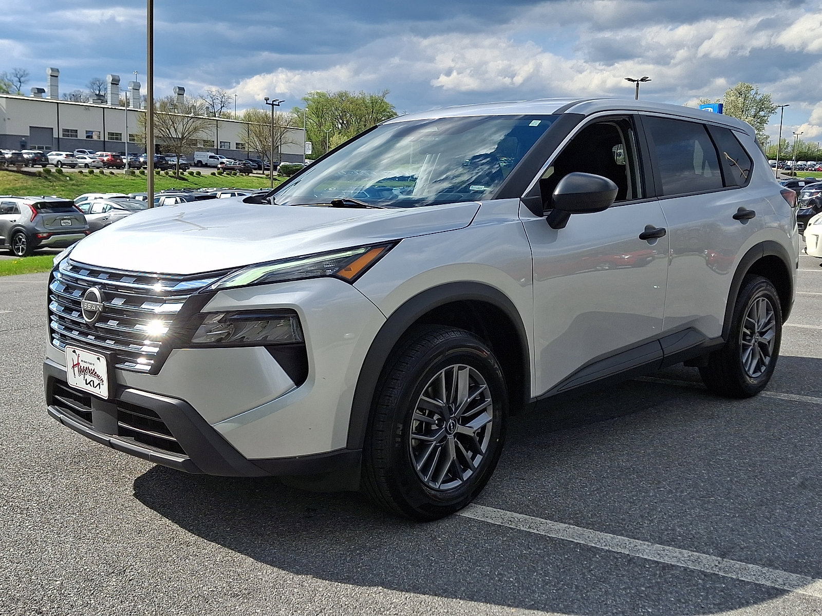 Used 2024 Nissan Rogue S image 3